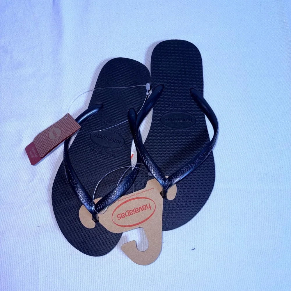 Havaianas  Flip Flops Size 6 Black NEW Brazilian Rubber Sandals 4000030 beach